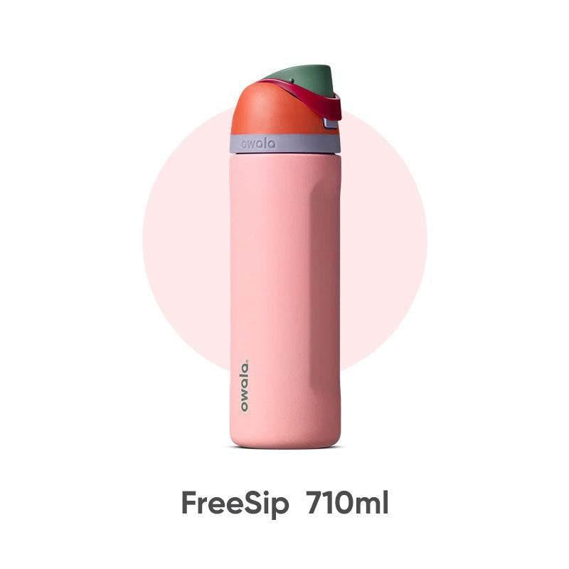 مطارة ماء Owala FreeSip عازلة للحرارة بألوان متنوعة.