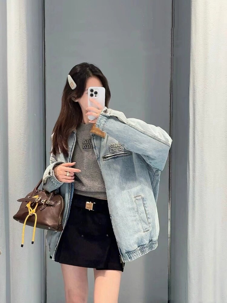 حقيبة Miu Miu جلد طبيعي بتصميم كلاسيكي فاخر