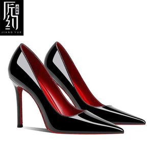 Christiana  حذاء نسائي High Heels أسود بلمسة مخملية ونعل كريستالي أحمر.