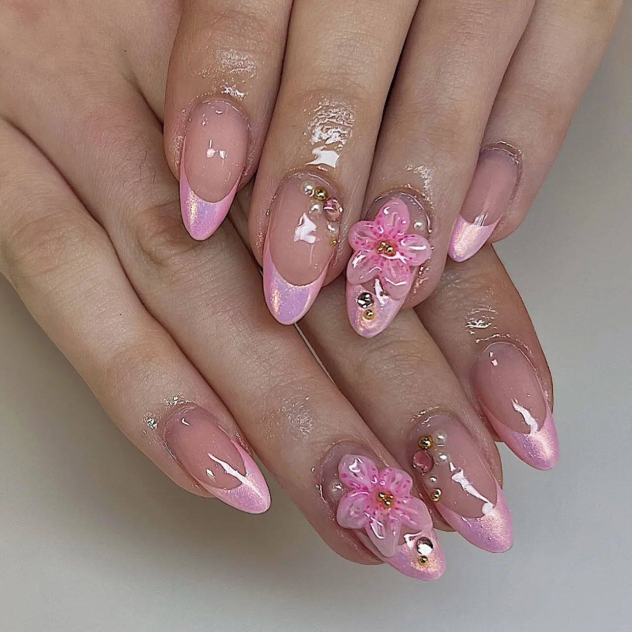 أظافر صناعية Press-on Nails بتصاميم 3D ورد وزخارف أنيقة.