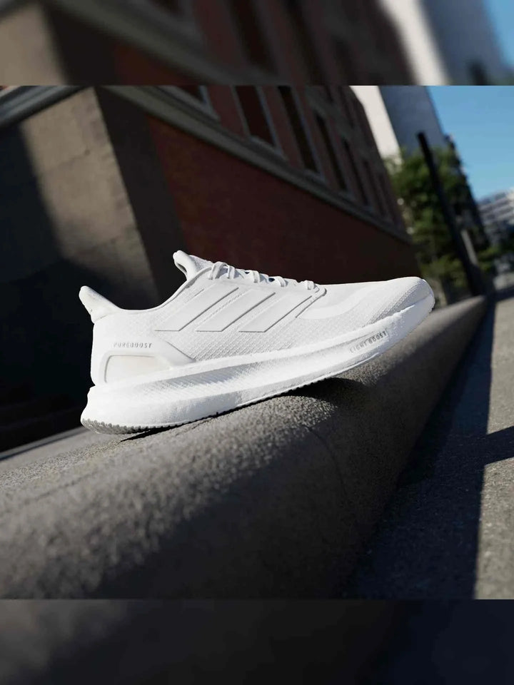 حذاء جري أبيض Adidas PUREBOOST 5 خفيف ومريح للركض