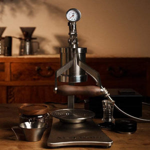 ماكينة Aleman Espresso 1 يدوية احترافية بضغط متغير.