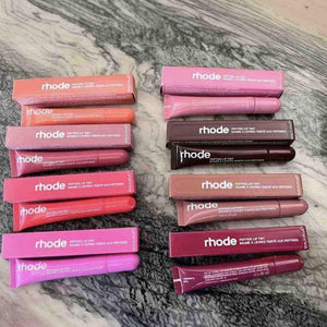 Rhode Peptide Lip Tint بتركيبة مغذية وألوان متنوعة.