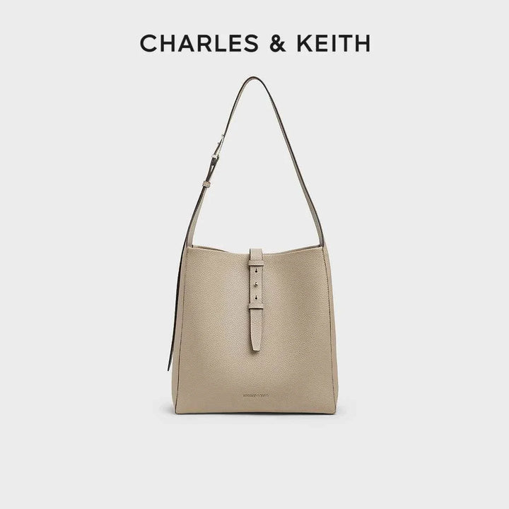 CHARLES KEITH حقيبة كتف بيج جلد صناعي مع تصميم عملي أنيق وحقيبة صغيرة داخلية