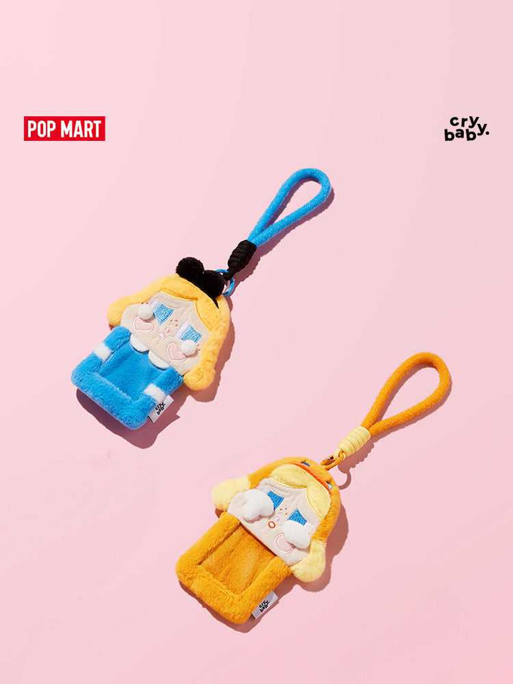 غطاء بطاقة/ميدالية شخصية Crybaby من القطيفة بألوان متنوعة من Pop Mart.
