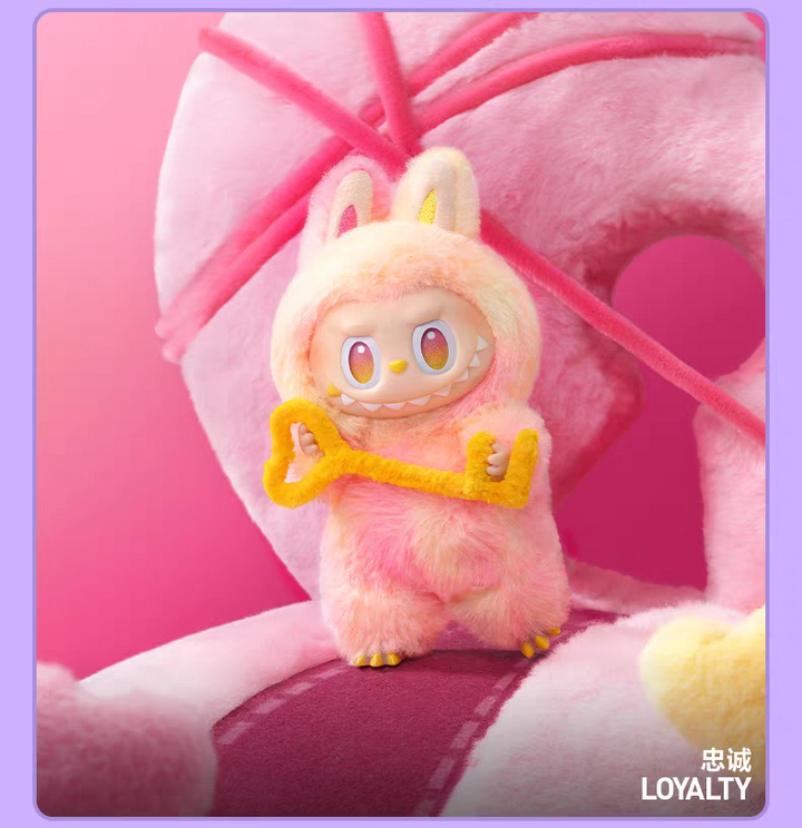 Labubu الأرنب الفخم من Pop Mart إصدار Heart Macaron بلون وردي مرجاني على خلفية وردية.