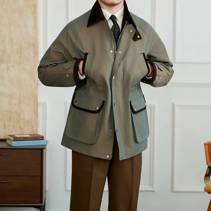 Mr. Lu San British Gabardian جاكيت زيتوني مقاوم للمطر بياقة مخمل كوردروي بني داكن وجيوب واسعة وتصميم عملي وأنيق