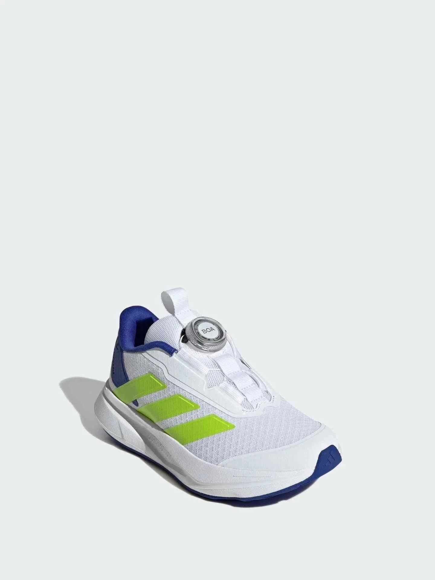 Adidas حذاء أطفال بدعاسة دوّارة من أديداس.