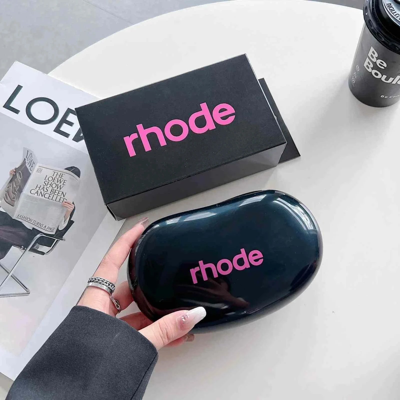 رود Rhode حقيبة أصلية بألوان متنوعة لحماية مستحضرات التجميل.