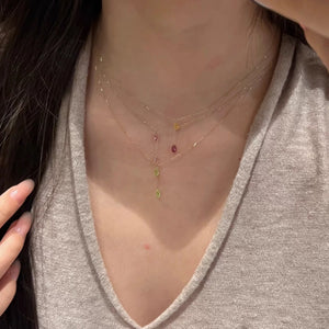 قلادة Layered Necklace بتصميم أحجار ملونة متدلية.