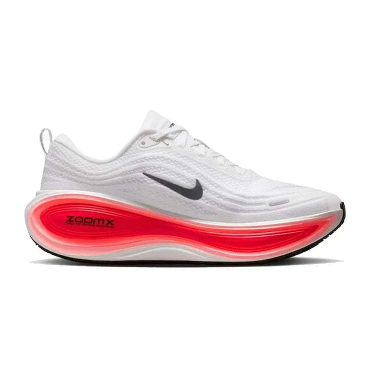 Nike VOMERO PLUS حذاء جري رجالي أبيض مع نعل وسادة ZoomX برتقالي وأسباب شعار نايك أسود