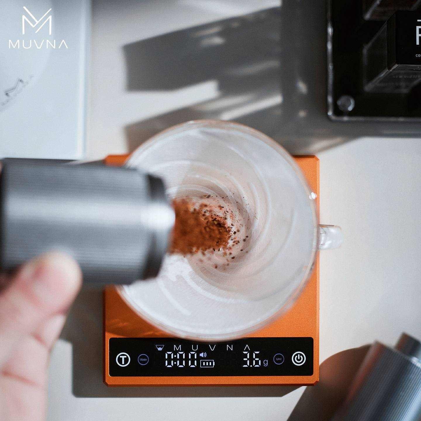ميزان قهوة ذكي MUVNA ZERO-G PLUS بهيكل معدني متين.