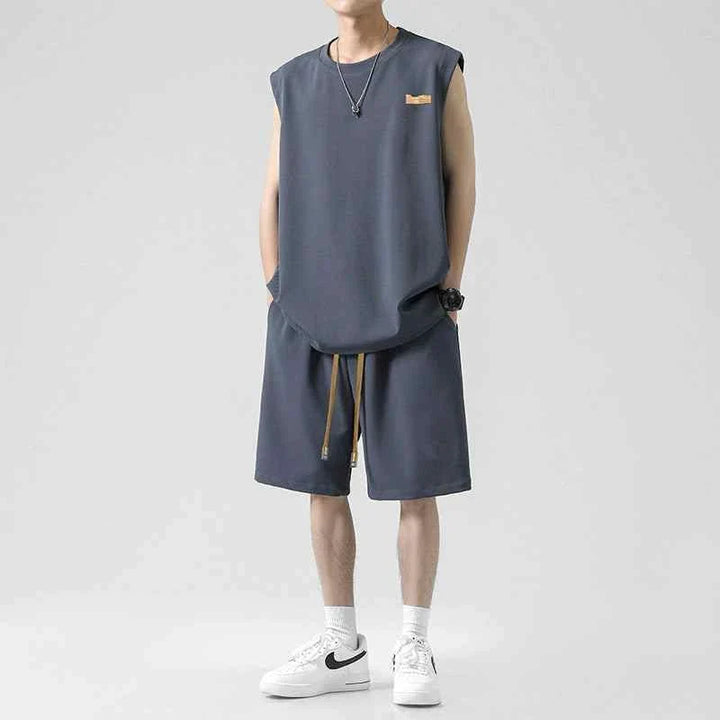 Men's Ice Silk set with loose sleeveless t-shirt and practical shorts in dark gray, breathable and wrinkle-resistant fabric for summer comfort