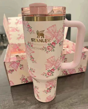 كوب Stanley Quencher H2.0 بنقوش زهور LoveShackFancy.