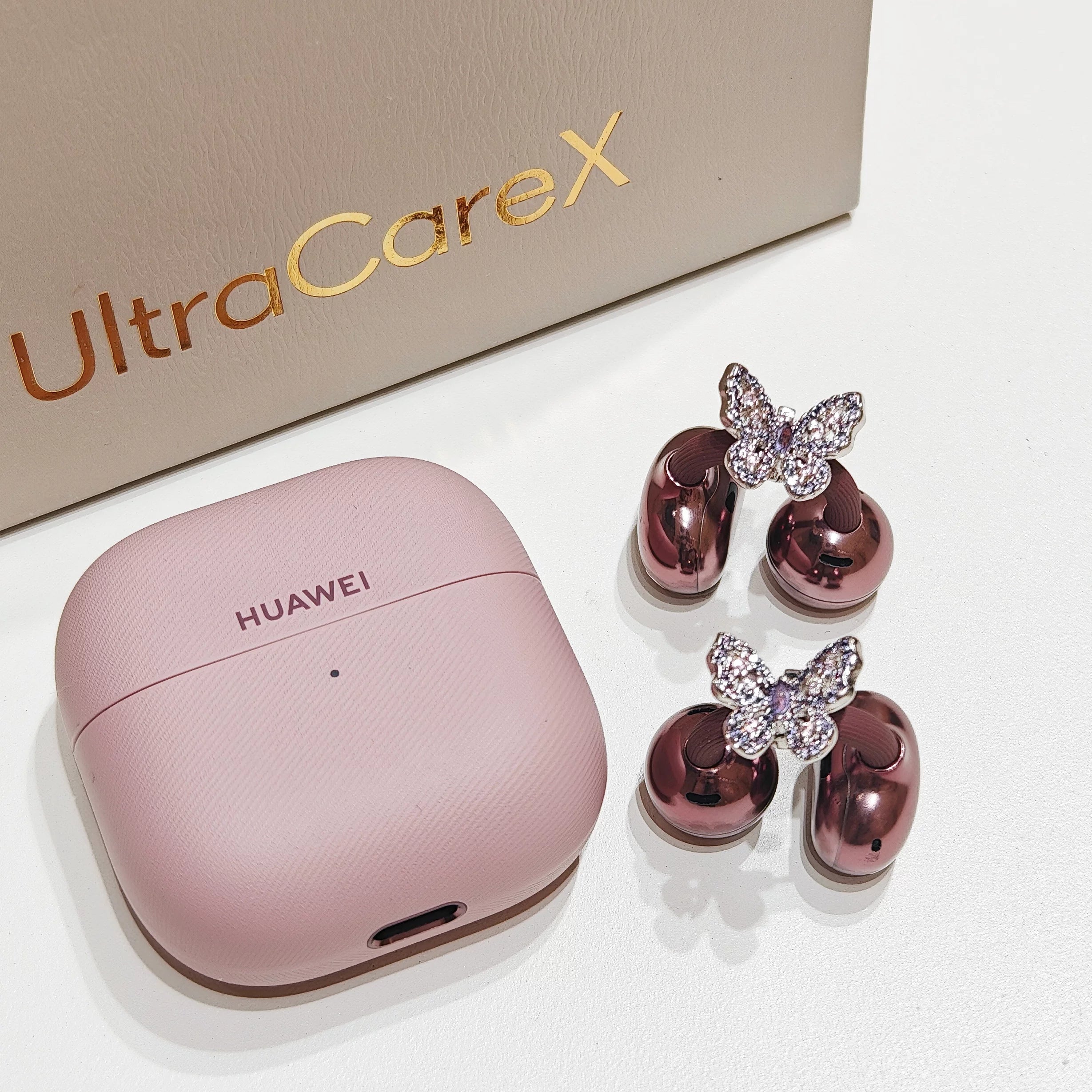 إكسسوار سماعات UltraCareX بتصميم فراشة مرصعة بالكريستال