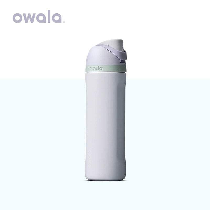مطارة ماء Owala FreeSip عازلة للحرارة بألوان متنوعة.