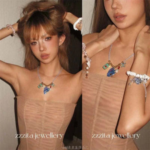 قلادة Necklace بتصميم Charms متنوع وألوان جذابة.