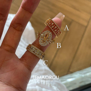 خاتم ذهبي بتصميم Oval مرصع بـ Zircon فخم.