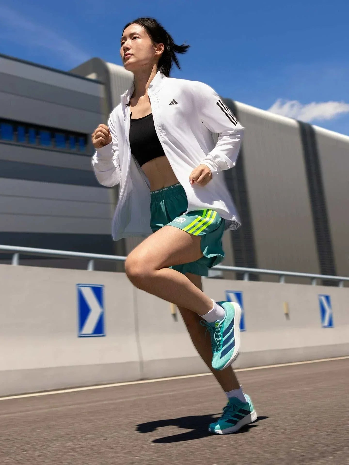 حذاء جري خفيف ومريح من أديداس adidas.
