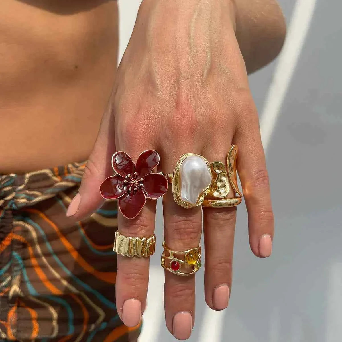 طقم خواتم نسائية بتصميم زهور ولؤلؤ Vintage Rings Set.