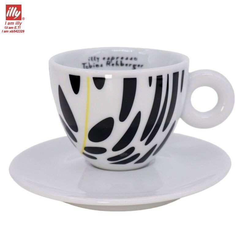 طقم أكواب Espresso من illy Art Collection بتصاميم فنية.