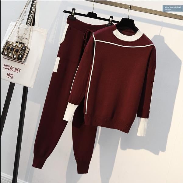 Elegant winter sports set in stylish colors with high-neck sweater and drawstring pants.