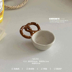 صحن تقديم سيراميك بتصميم Cute Bread و Pretzel مميز.