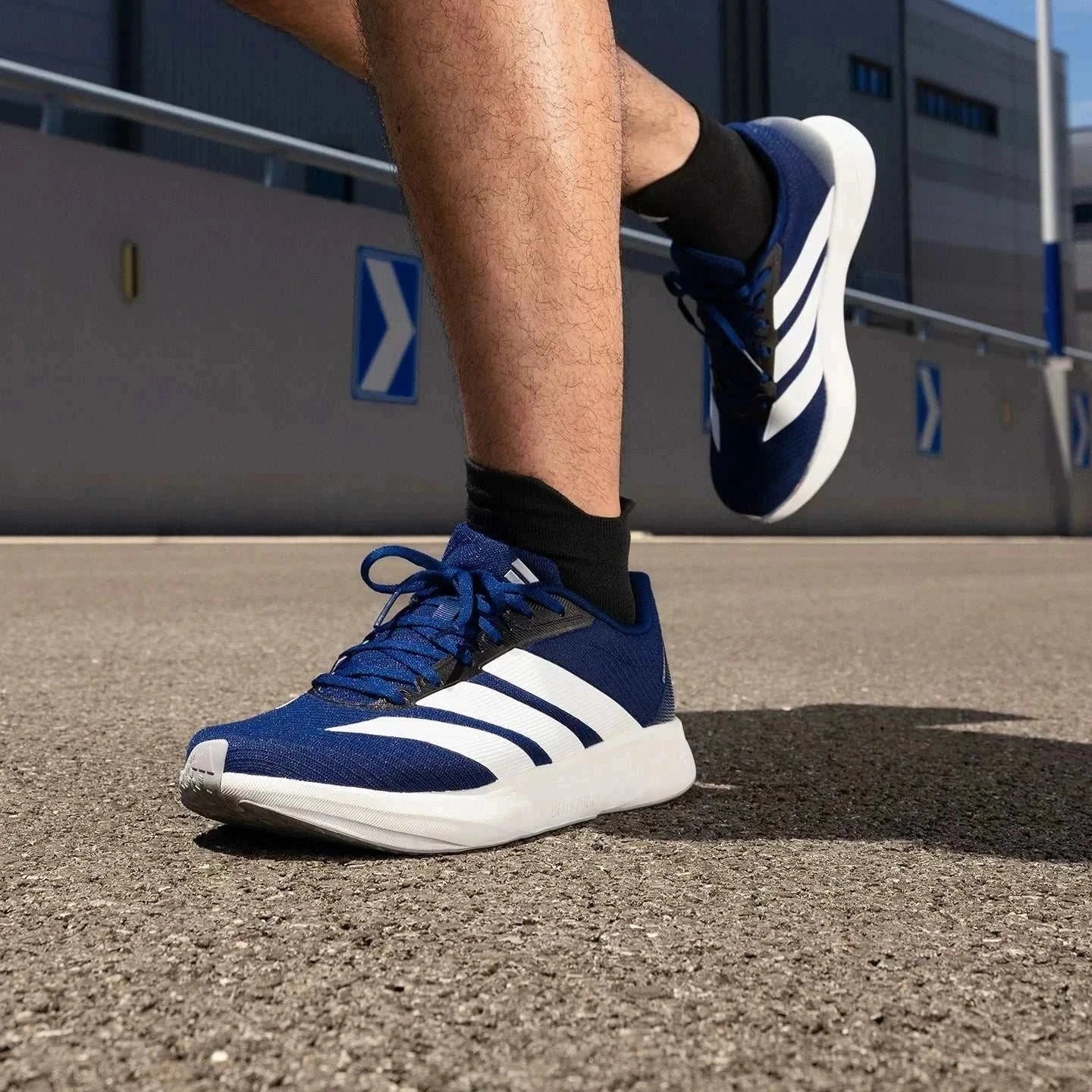 حذاء جري خفيف ومريح من أديداس adidas.
