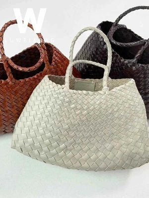 Dragon woven حقيبة يد نسائية من الجلد الطبيعي بتصميم مجدول وحجم عملي.