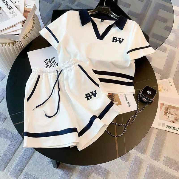 Summer new sportswear women's two-piece set with loose high-end casual shorts and top.