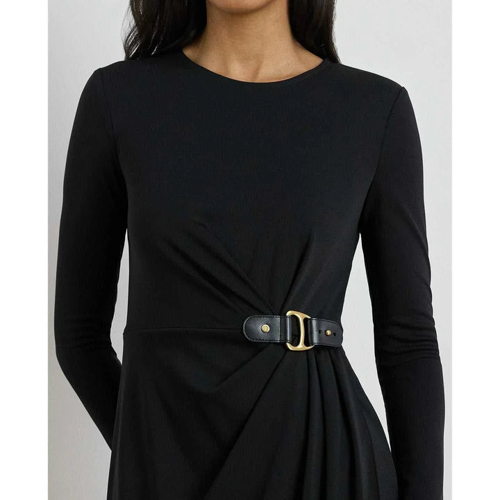 فستان نسائي أسود أنيق من Lauren Lauren بتصميم ضيق وأكمام طويلة وحزام جلدي مع إبزيم ذهبي للراحة والأناقة