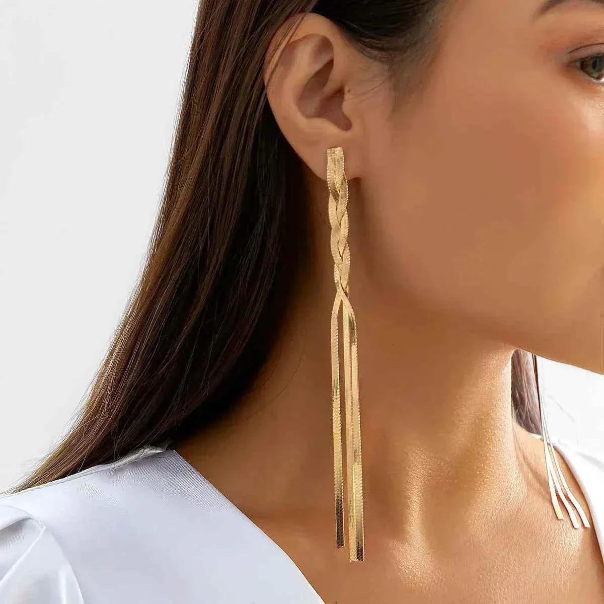 طقم عقد وأقراط Snake Chain بتصميم عصري ذهبي وفضي.