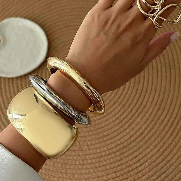 سوار نسائي معدني واسع لامع بتصميم هندسي عصري مستوحى من الموضة الأوروبية bracelet women والأمريكية 2025