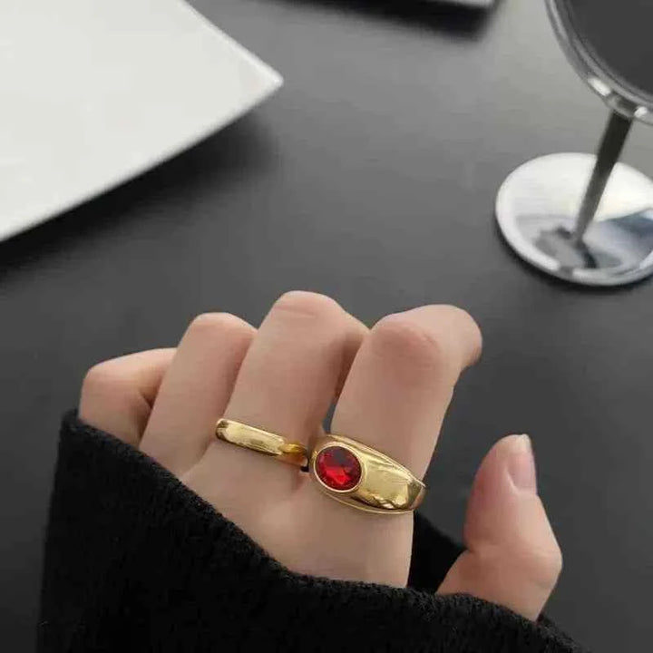 خاتم مزدوج من الفولاذ التيتانيوم للنساء بتصميم أنيق وجوهرة زركون حمراء مميزة