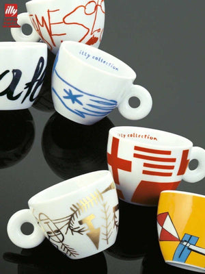 أكواب Espresso من illy collection بتصاميم فنية ملونة.