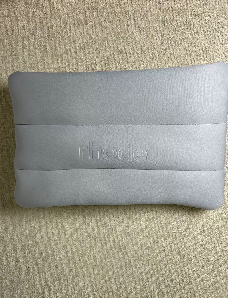 حقيبة مكياج Rhode بتصميم مبطن وعصري ألوان متعددة