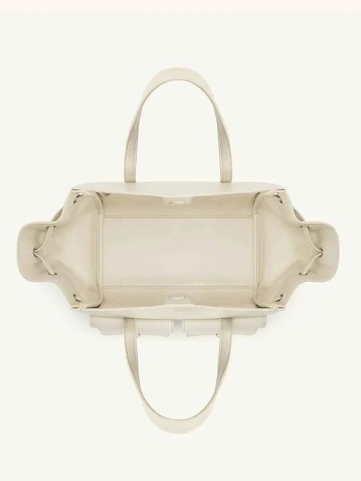 حقيبة يد نسائية JW PEI Pocket Bag لون بيج وتصميم مفتوح بسعة كبيرة لحمل الأغراض اليومية