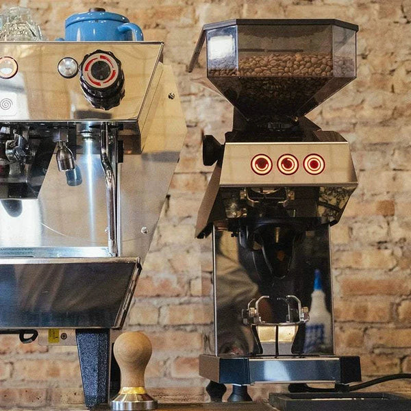 مطحنة قهوة La Marzocco Swan الكهربائية بدرجة طحن دقيقة وتصميم إيطالي أنيق