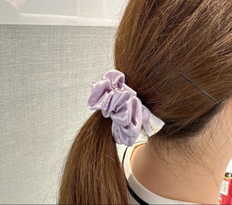 ربطة شعر Scrunchie بتصميم Dior الفاخر - ألوان متعددة.