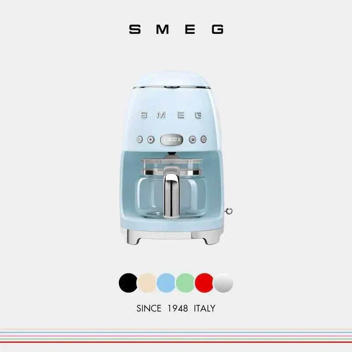 آلة تحضير القهوة بالتقطير SMEG DCF02 بتصميم أنيق وسعة حتى 10 أكواب، مزودة بشاشة LED وخيارات تركيز القهوة المختلفة