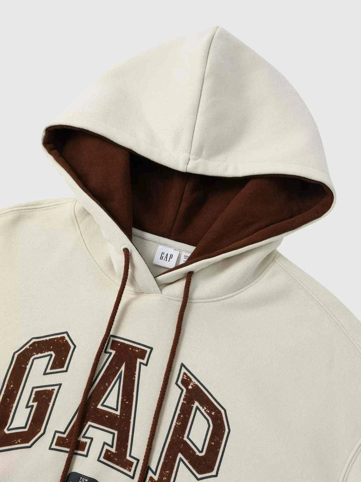 هودي Gap كلاسيك أصلي بنمط كاجوال مع غطاء رأس مبطن وجيب أمامي بلون أبيض مع تفاصيل بنية