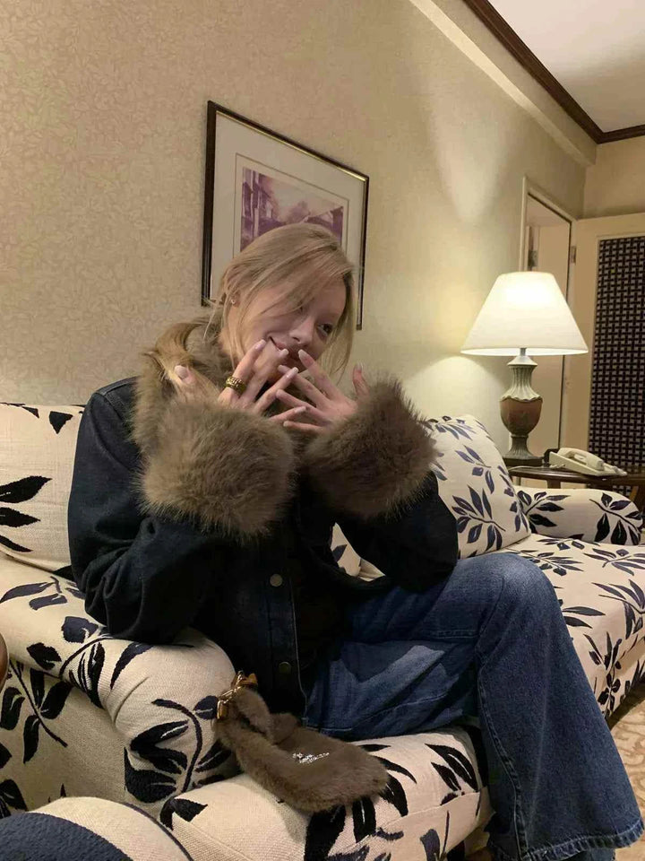 جاكيت جينز نسائي بقصة cropped وياقة وبطانة فرو Barn Winter لفصل الخريف والشتاء 2025