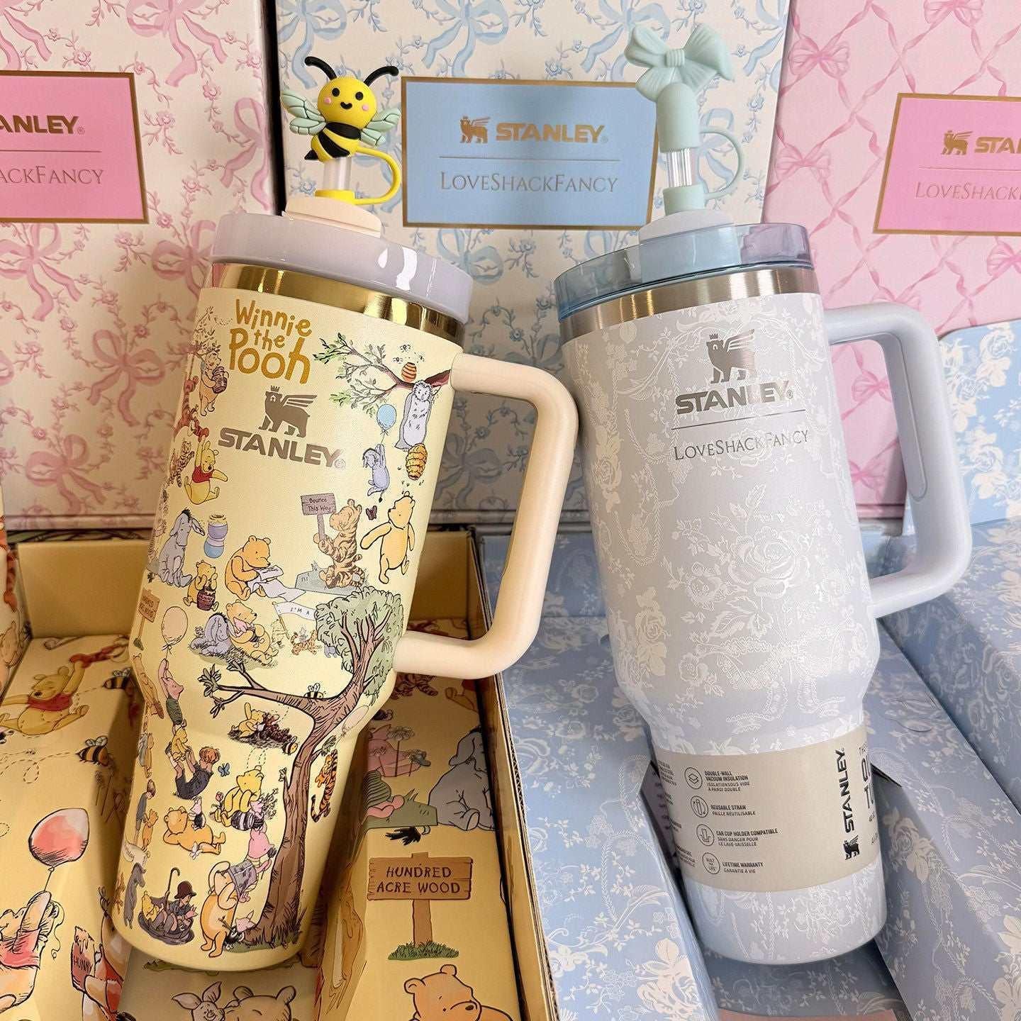 كوب Stanley x LoveShackFancy بتصميم الزهور والفيونكات الأنيق.