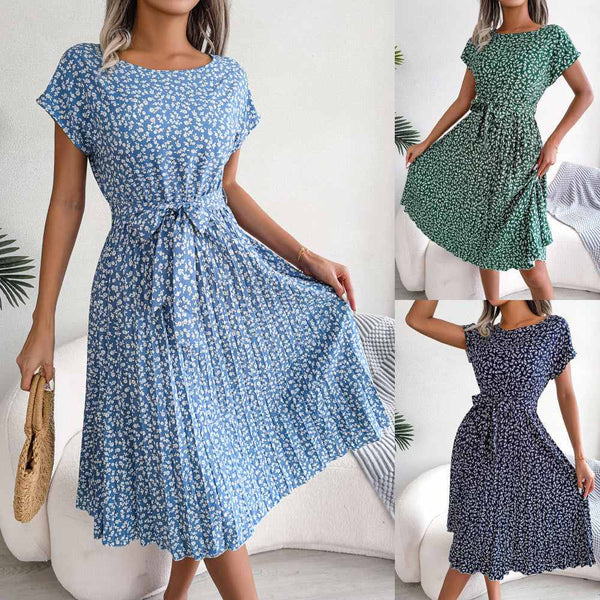 Casual short-sleeved floral pleated dresses in blue, green, and black for spring and summer.