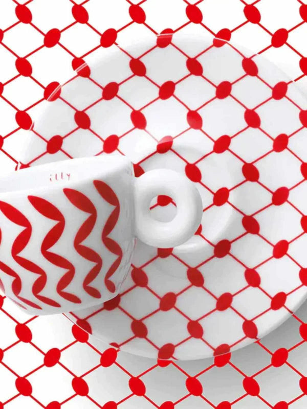 illy Coffee مجموعة أكواب إسبريسو بتصميم منى حاطوم مع أنماط متعرجة وألوان مميزة.