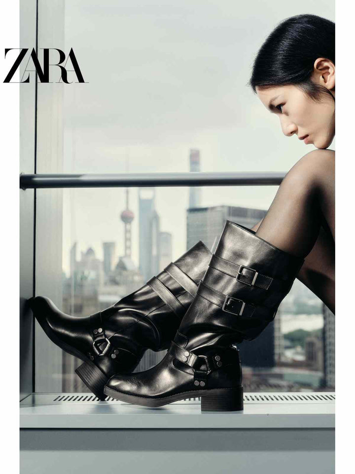 حذاء نسائي من ZARA2025 لفصل الخريف بنعل مربع وإبزيم معدني وجذع عريض بأسلوب دراجة نارية أسود اللون