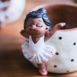كوب سيراميك يدوي بتصميم شخصيات 3D بارزة لطيفة.