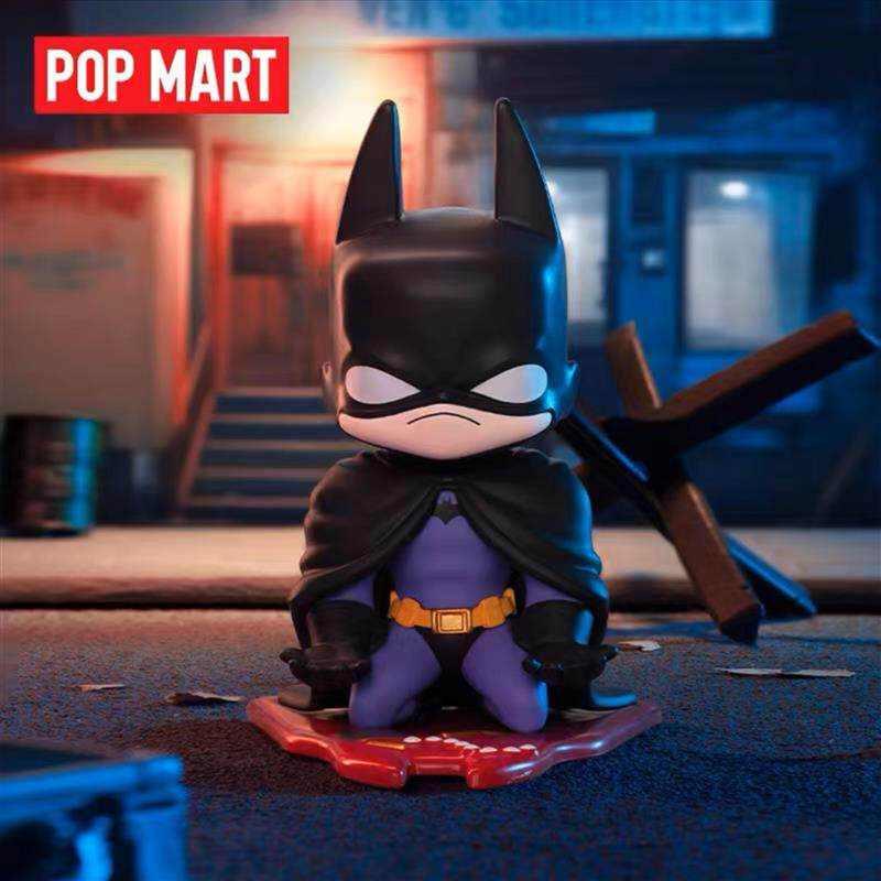 مجسمات POP MART لشخصيات DC Gotham City الأصلية.