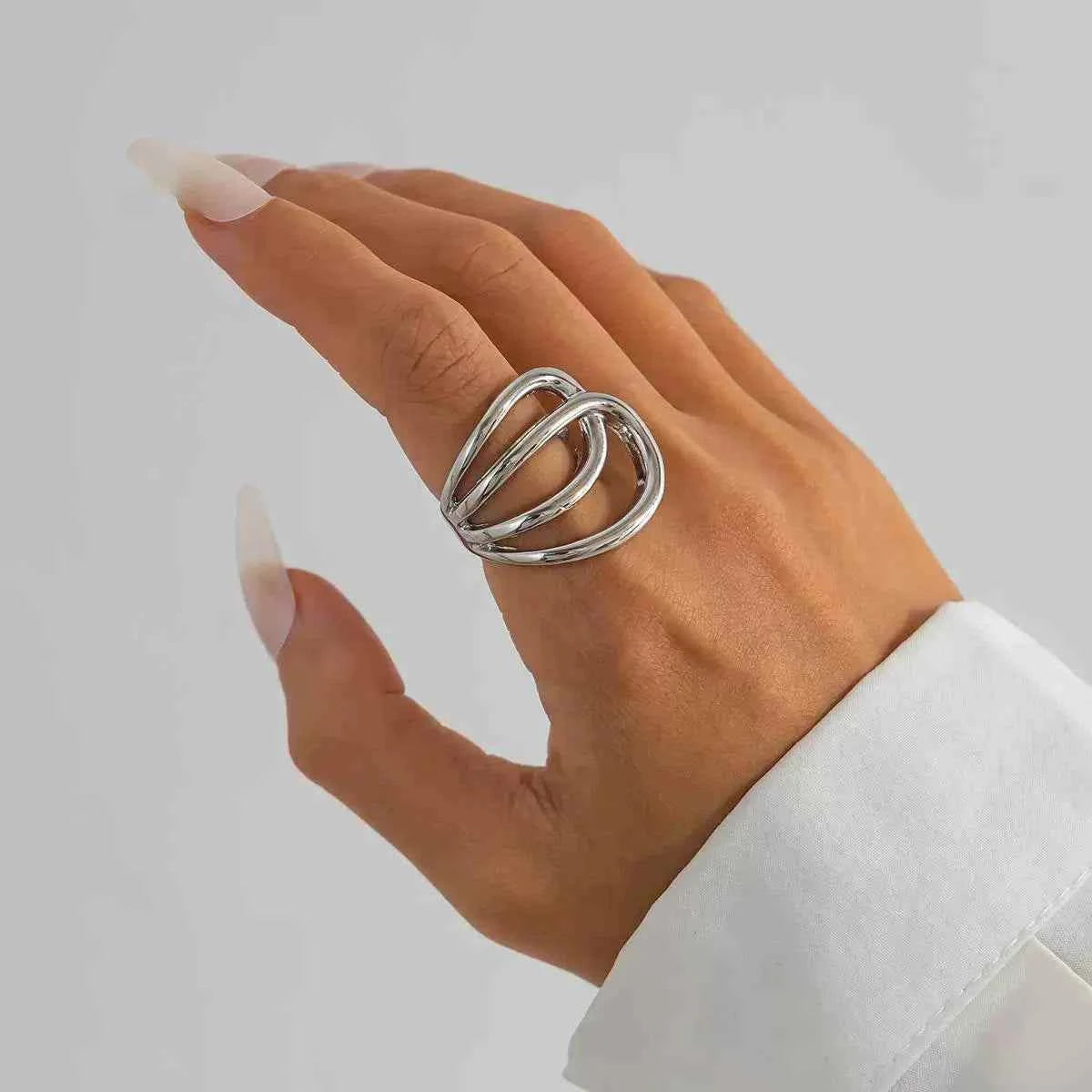 سوار نسائي | تصميم معدني لامع مفتوح بنمط غير منتظم موضة 2025 spring bracelet.