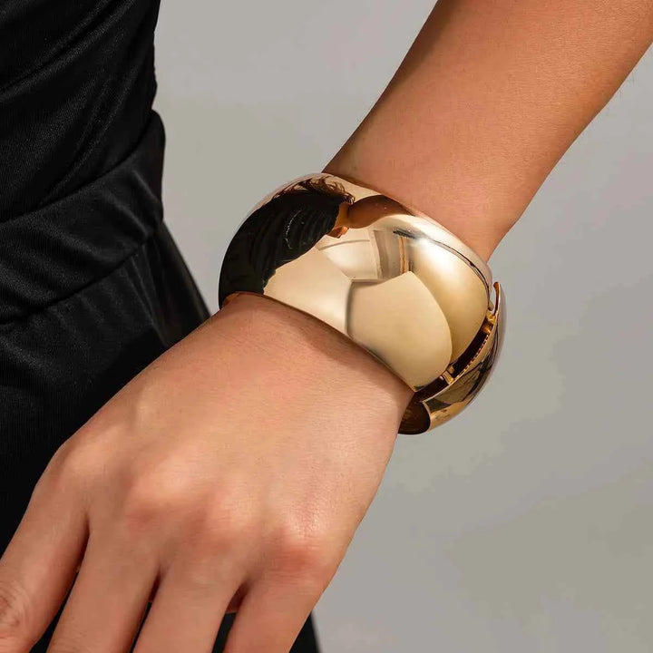 Oversized metal round glossy spring bracelet for women European and American hip-hop fashion personality travel photo matching accessories